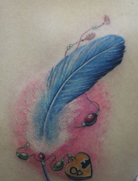 羽毛锁的纹身图案