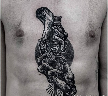 黑灰素描点刺技巧描绘的创意精致的纹身图案