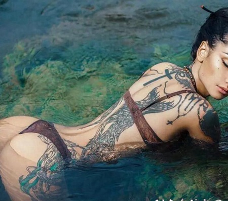 纹身美女身体艺术的渴望