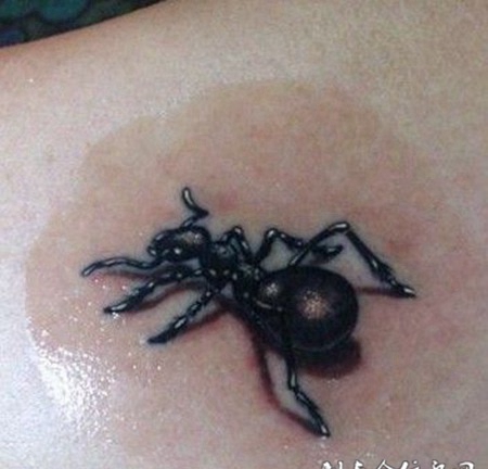 逼真的D蚂蚁纹身