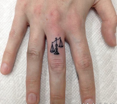 关于天秤座的黑色几何元素简单线条星座纹身图案