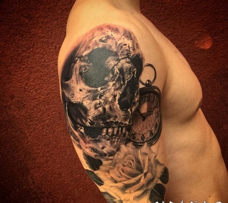 经典的黑灰素描点刺技巧创意钟表纹身图案