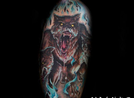 关于恐怖的彩绘动物地狱三头犬纹身图案