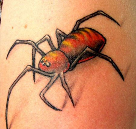 大臂上的蚂蚁纹身图案