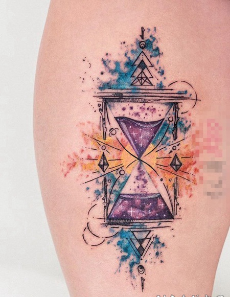 象征着时间流逝的创意精致经典沙漏纹身图案