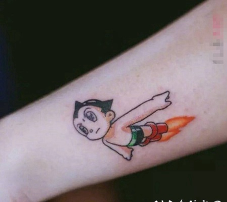 女生手臂素描卡通动漫铁臂阿童木纹身