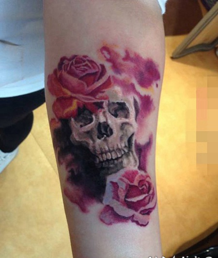 手臂上的彩绘渐变创意个性纹身图案