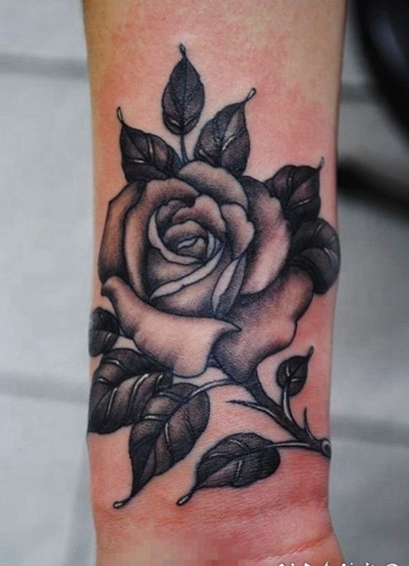 1手腕上简单个性线条创意纹身图案