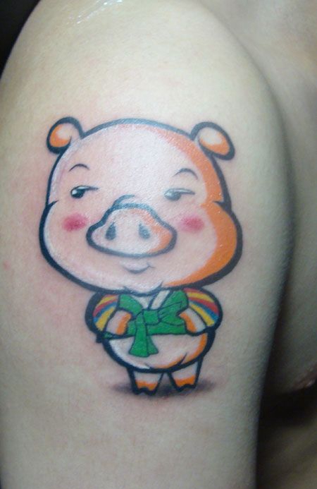 胳膊上的小猪纹身图案