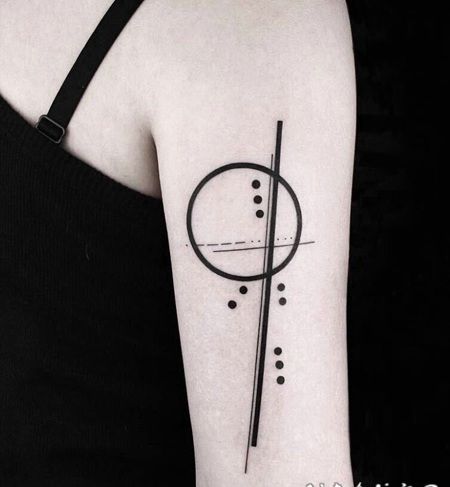 个性十足的手臂几何图案纹身图案