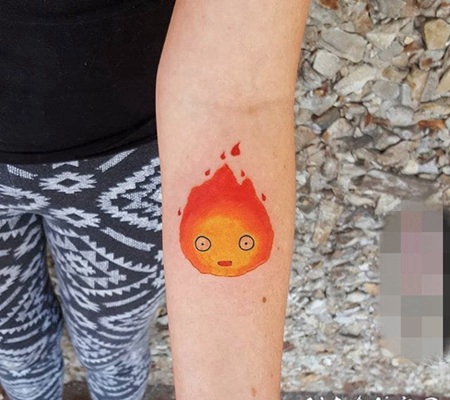 可爱的彩绘抽象线条炽热火焰纹身图案