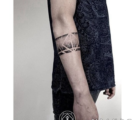 黑白点刺技巧简约线条几何元素纹身图案大全