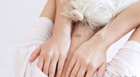 女孩子喜爱的微小型简单个性线条纹身图案