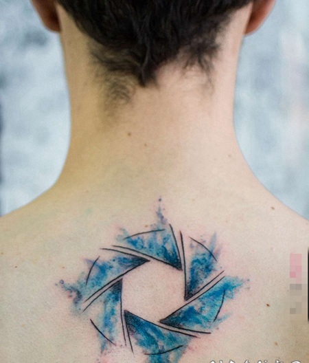 1文艺女生喜爱的彩绘纹身简单个性线条纹身图案大全