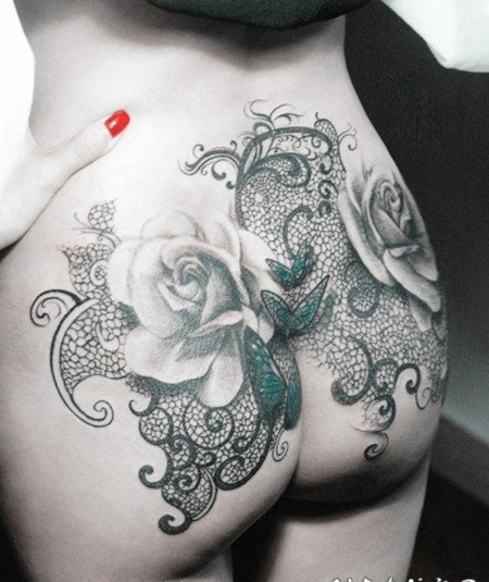 臀部蝴蝶玫瑰花藤蔓写实纹身图案