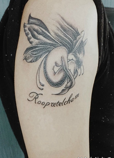 手臂创意的沉睡小精灵纹身图案