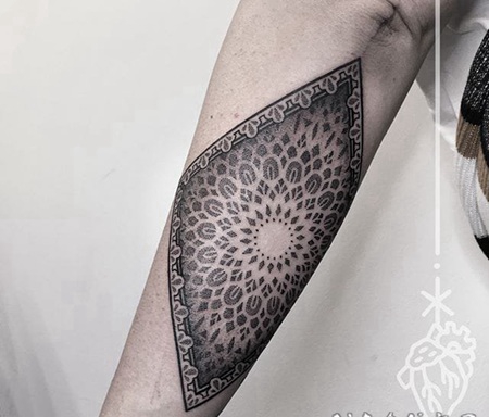 黑白点刺风格简单个性线条纹身图案