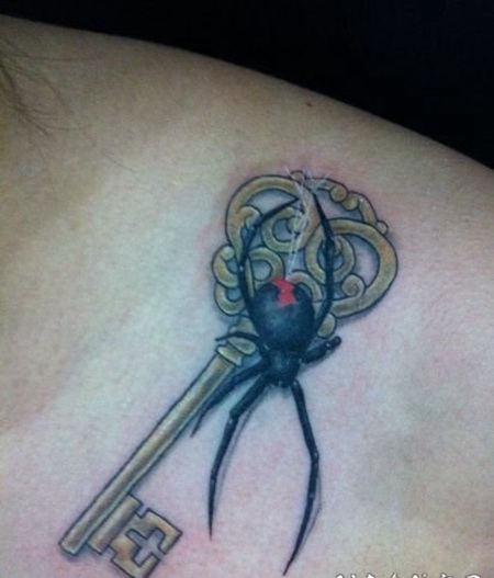 20精致的大钥匙纹身图案欣赏