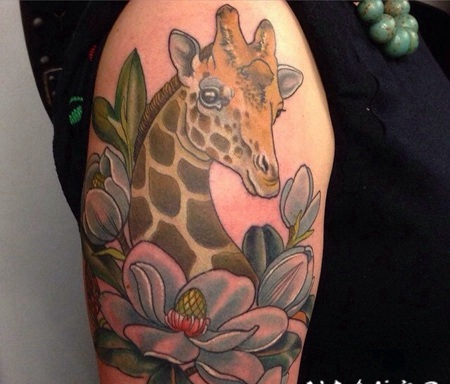 可爱的动物长颈鹿纹身图案
