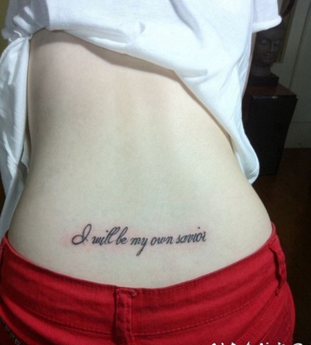 女生后腰漂亮的英文字母纹身图案