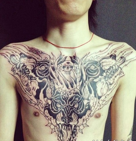 男人胸前霸气龙纹身图案