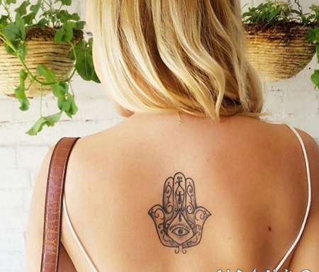 女孩子喜欢的法蒂玛之手纹身图案欣赏