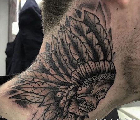 3男性超帅气的黑灰色脖子纹身图案大全