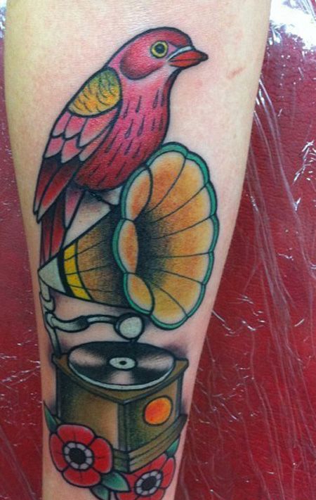 小腿音乐盒鸽子纹身图案