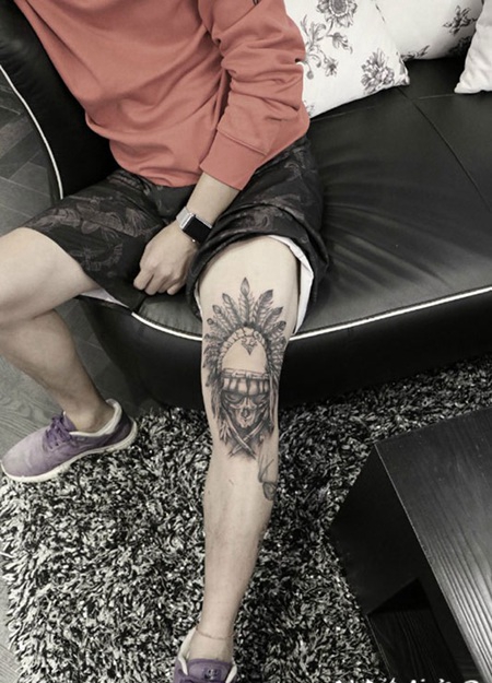 腿部羽毛骷髅部落酋长纹身图案