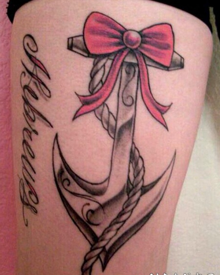 大腿漂亮的船锚蝴蝶结纹身图案