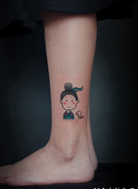 小腿可爱无极限的卡通小人纹身图案