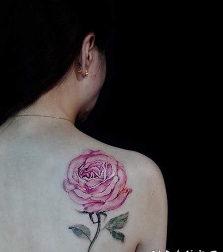 后背玫瑰花彩绘纹身图案