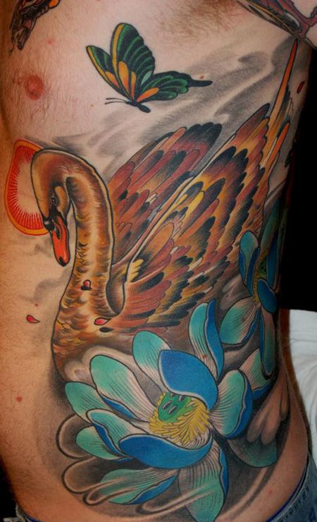 侧腰天鹅莲花纹身图案