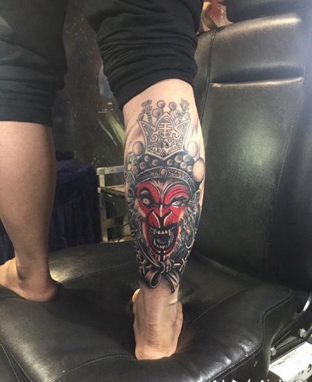 腿部三头六臂的斗战胜佛纹身图案