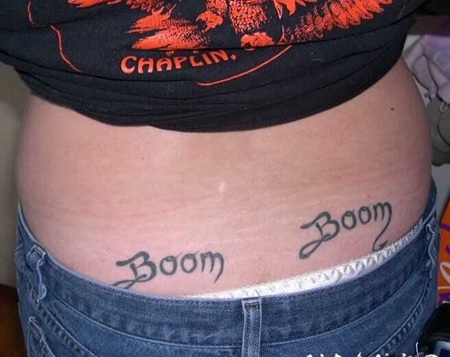 后腰对称英文字母刺青图案