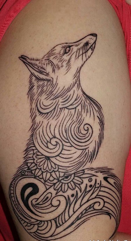 美女手臂简单个性线条纹身动物狐狸纹身图片