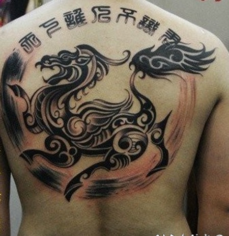 男性背部权威时髦的图腾麒麟字符纹身图案