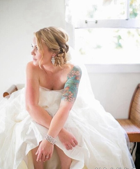 欧美漂亮新娘的花臂纹身图案