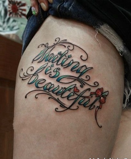 大腿清新的花体英文字母纹身图案