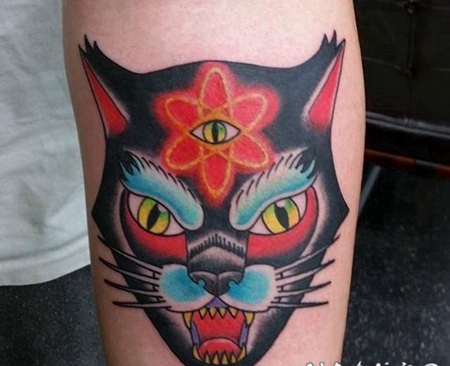 手臂上传统彩色纹身动物三眼纹身猫脸纹身图片