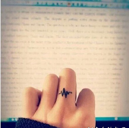 手指心电图简约纹身图案