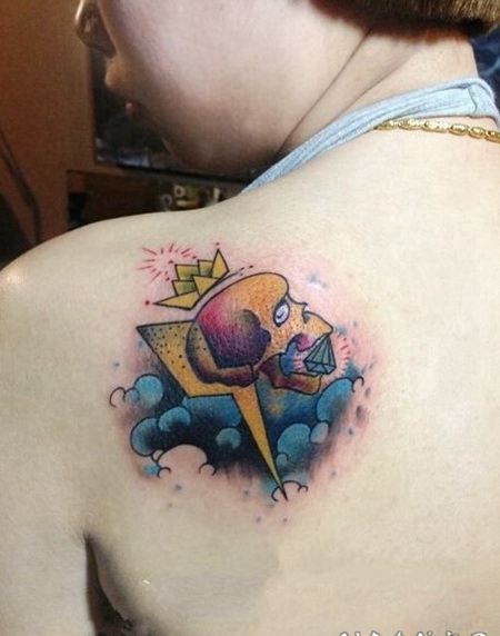 后背创意彩色骷髅钻石纹身图片