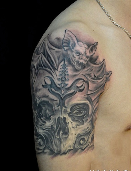 手臂蝙蝠骷髅个性纹身图案