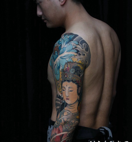 男生花臂经典佛祖花蕊纹身图案