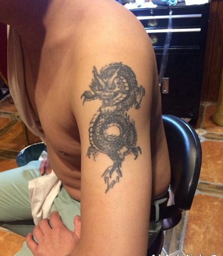 大臂经典个性邪龙纹身图案