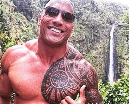 屏幕硬汉道恩强森的半甲刺青图片