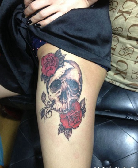腿部玫瑰骷髅彩绘纹身图案