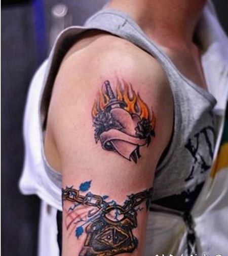 吴尊演唱会手臂超个性彩绘纹身图片