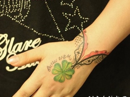 手腕蕾丝手背四叶草手链纹身图案