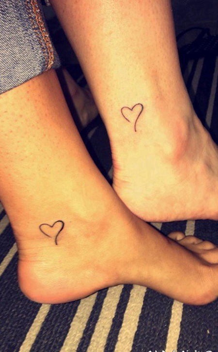 男女脚纹身情侣黑色简单个性线条纹身爱心纹身图片